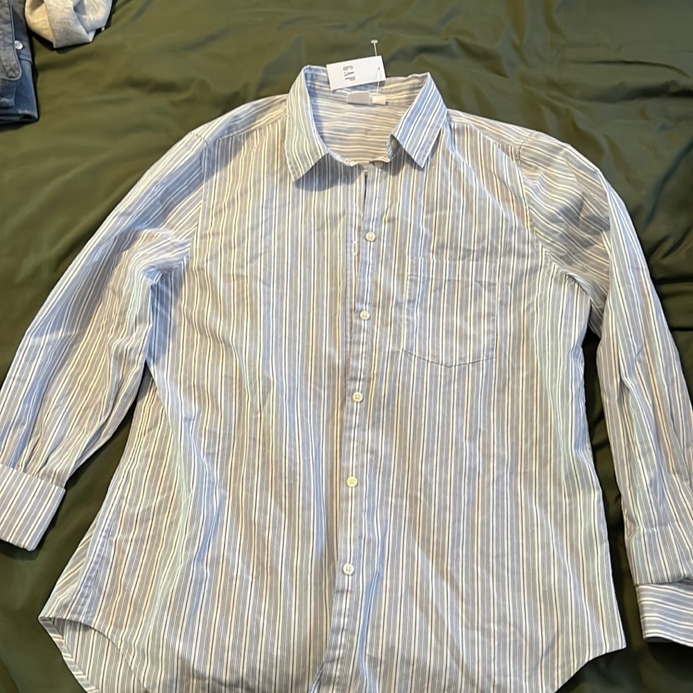 Gap stripped shirt